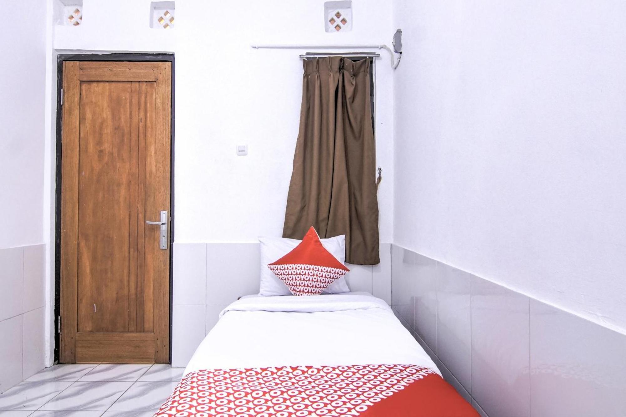 Oyo 3317 Maju Jaya Homestay Syariah Bogor Exterior photo