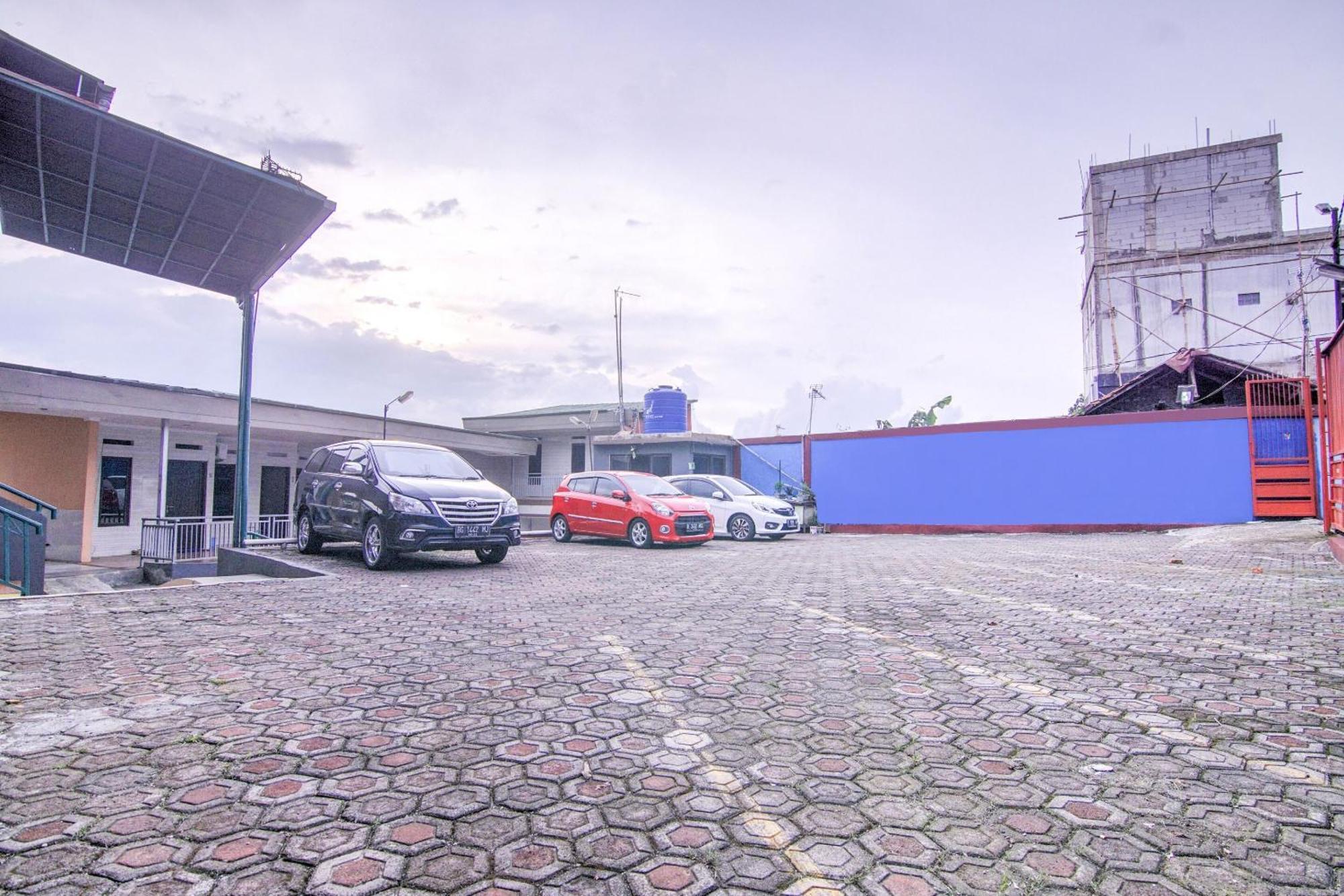Oyo 3317 Maju Jaya Homestay Syariah Bogor Exterior photo